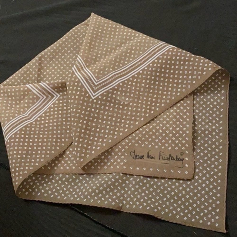 Diane Von Furstenberg Classic and beautiful scarf